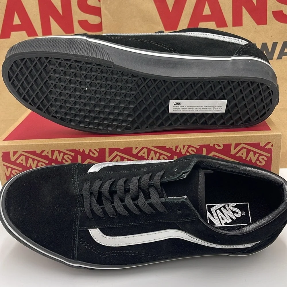Vans Men’s Black and White Sneakers Old Skool
Metallic Black
VN000CTERMA - Picture 5 of 16